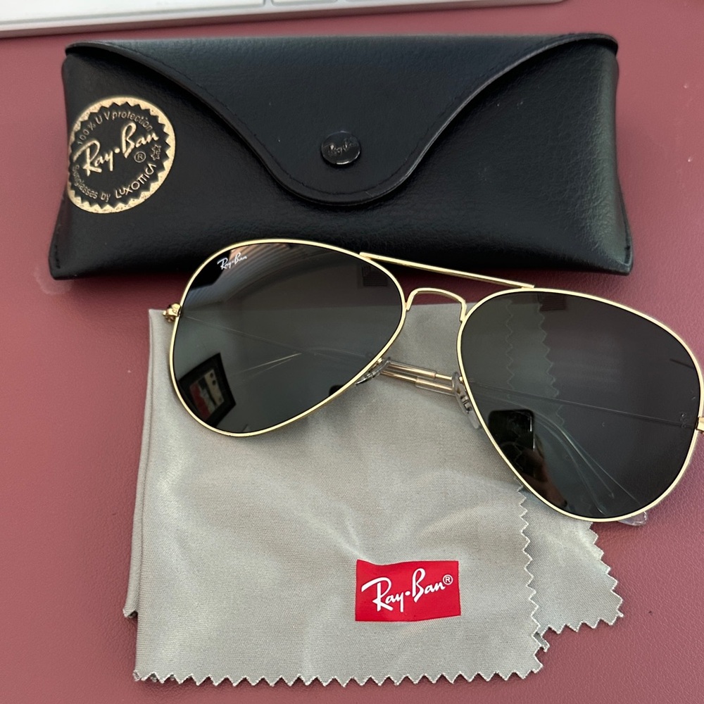 Ray-Ban Gold Frame Aviator Sunglasses with Black Case